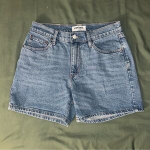 Mid rise shorts